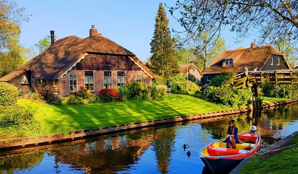 Ngôi làng Giethoorn yên bình, mộng mơ tựa cổ tích tại Hà Lan - Ảnh 1