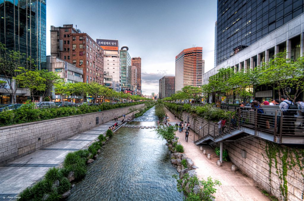 Dòng suối Cheonggyecheon – Vẻ đẹp suối nhân tạo giữa lòng thủ đô Seoul - ảnh 1