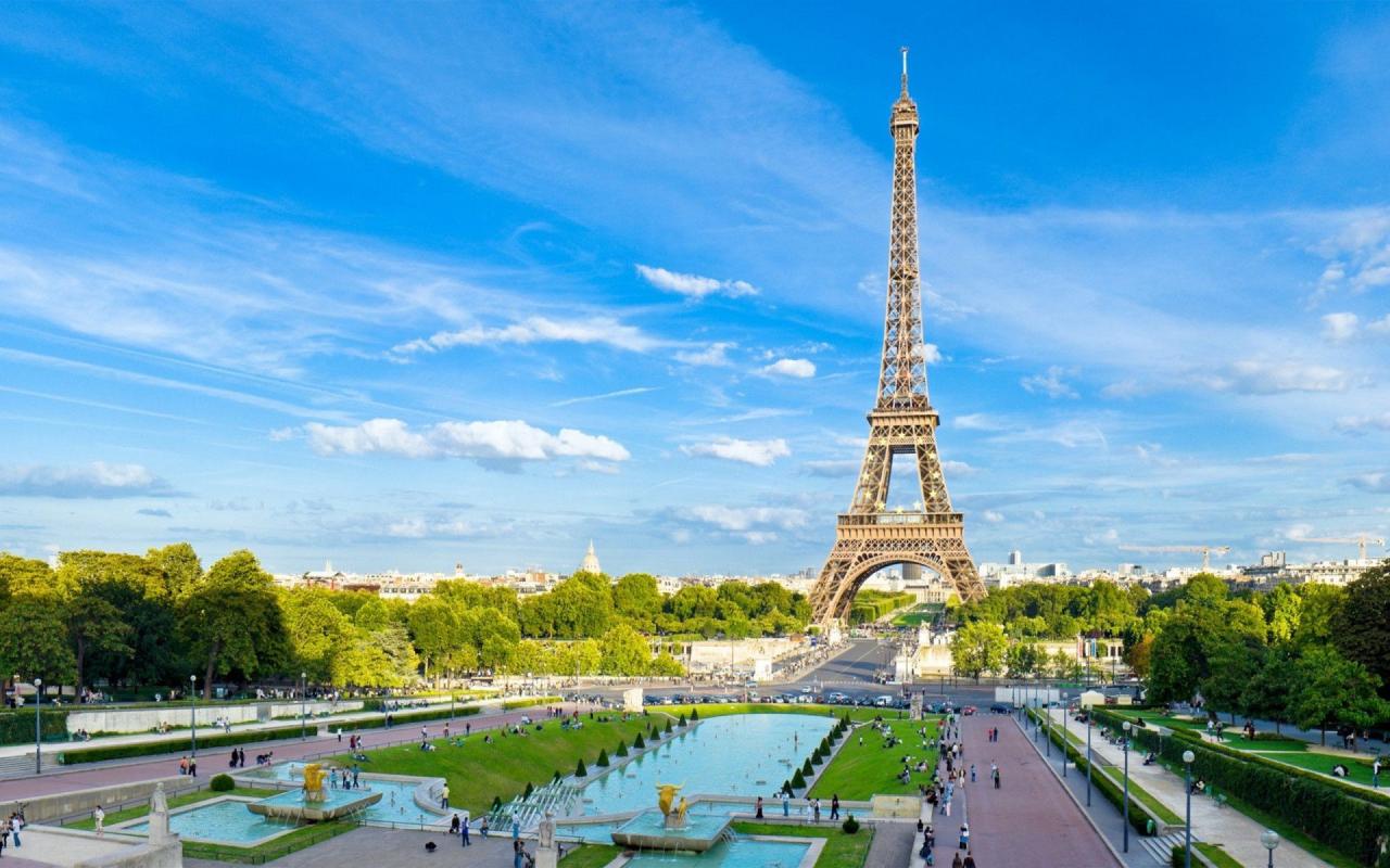 Cùng chiêm ngưỡng Tháp Eiffel – Điểm du lịch châu Âu lãng mạn của các cặp đôi yêu nhau - ảnh 1