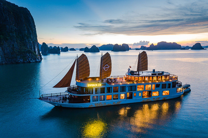 Tour du thuyền 5 sao Emperor Cruises