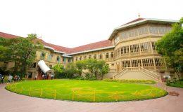 Tòa cung điện cổ kính